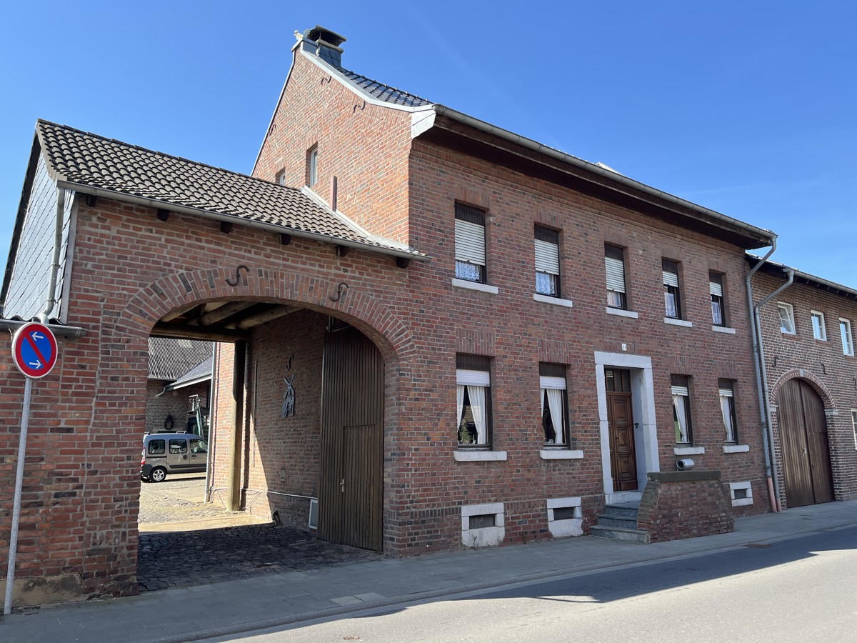 Straßenansicht Hofstelle