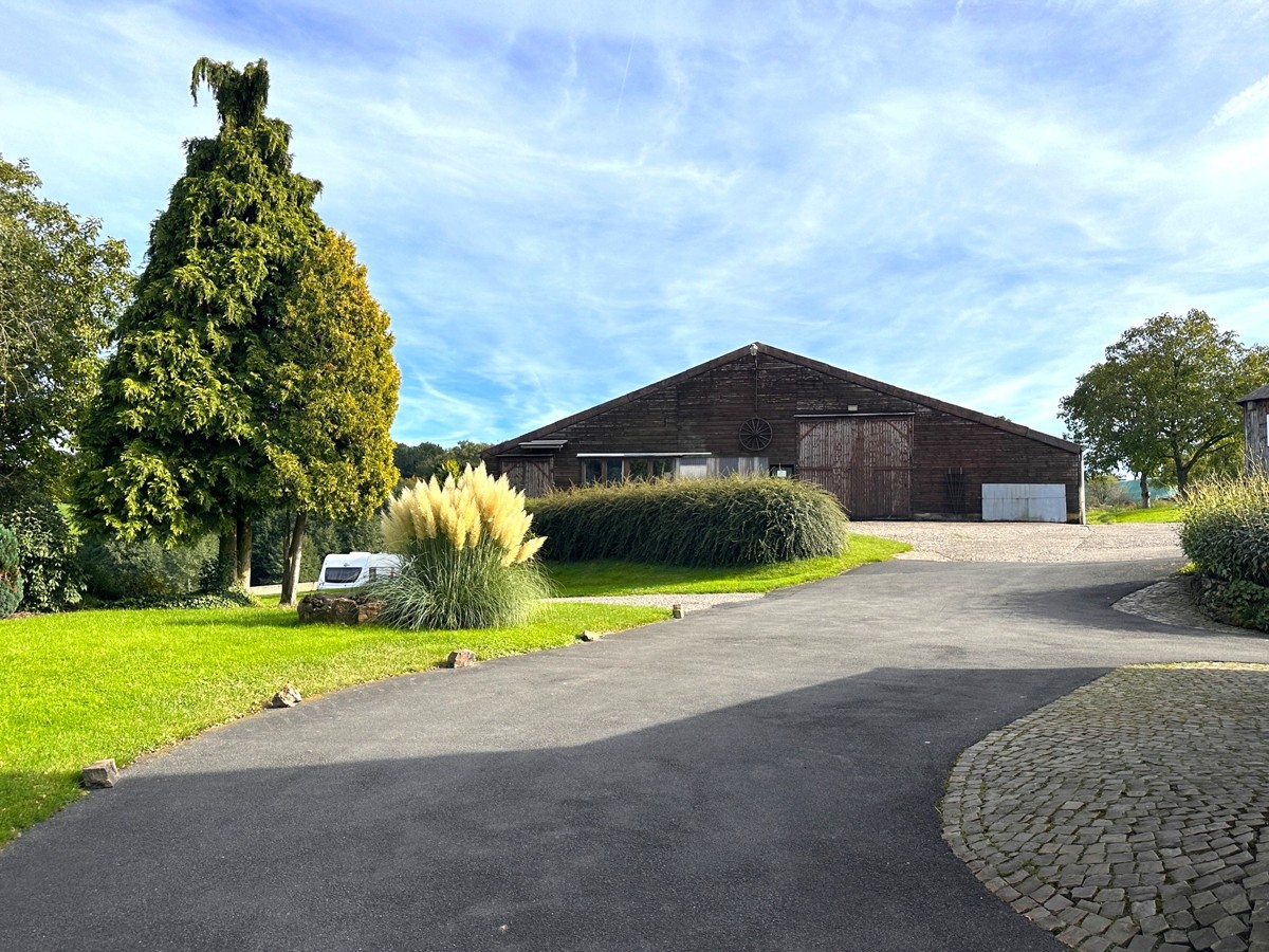 Zufahrt auf das Stallgebäude