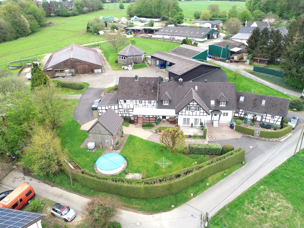 Übersicht Hofstelle (Drohnenaufnahme) aus Norden