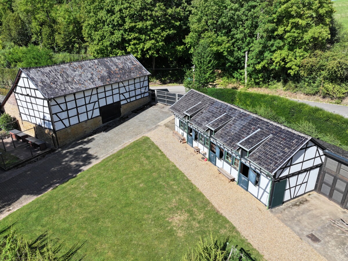 Pferdestall und Scheune Vogelperspektive