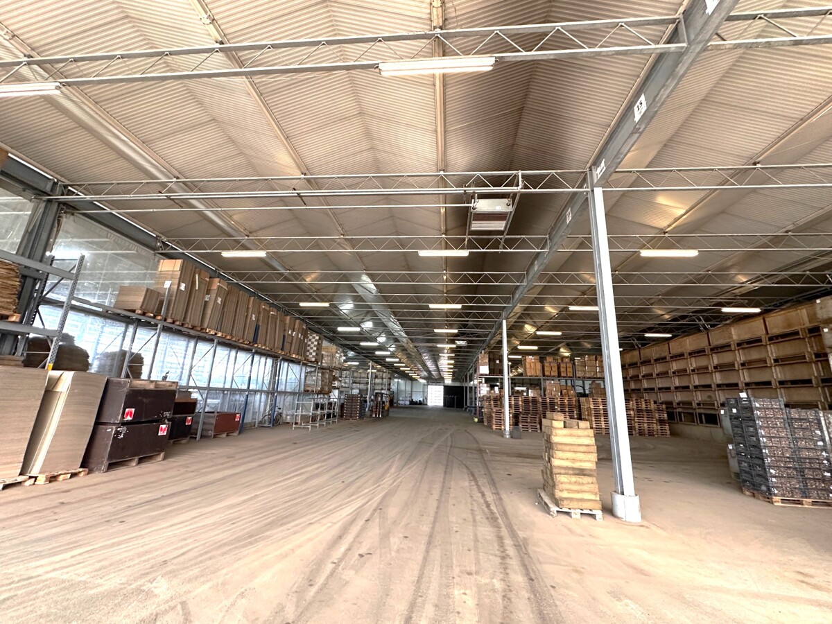 Lager- bzw. Trocknungshalle