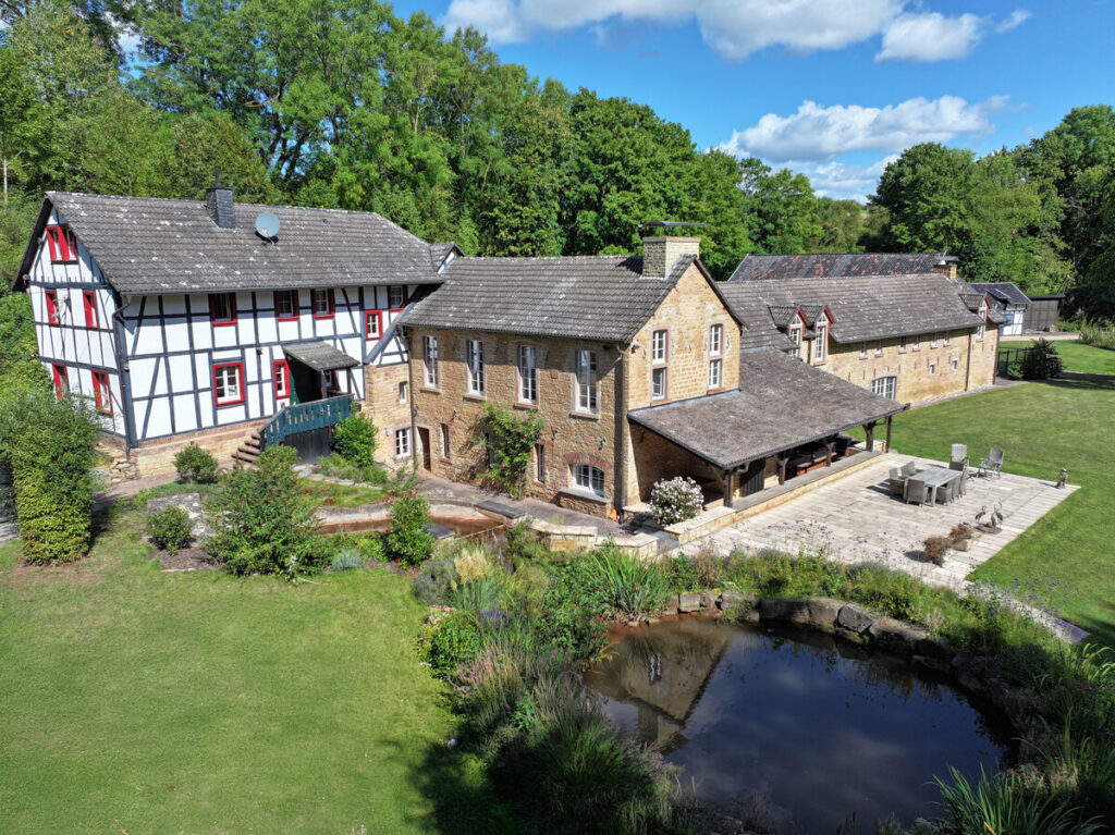 Blick auf das Anwesen von Südwest