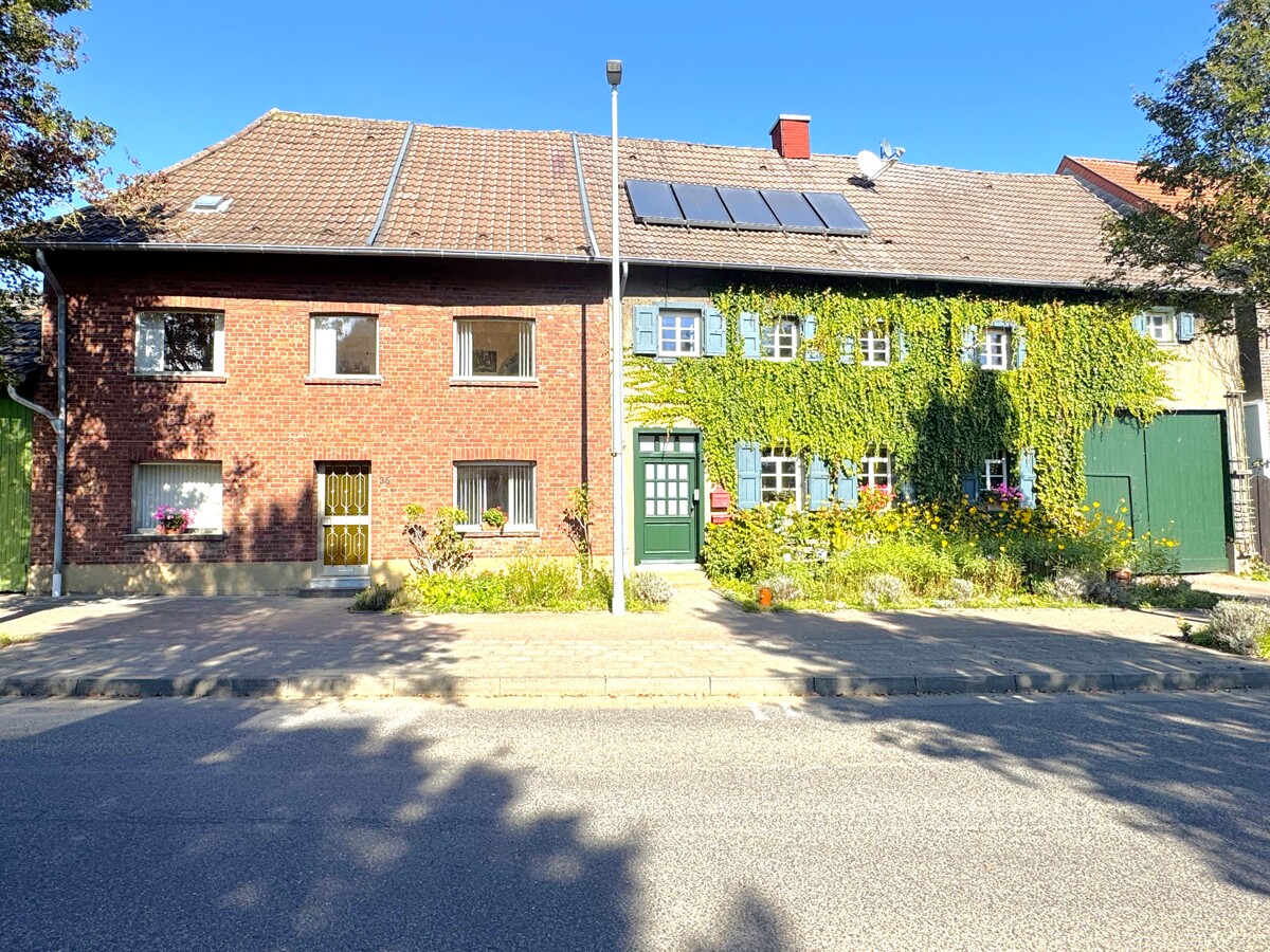 Straßenansicht (Nr. 36 &amp; Nr. 34)