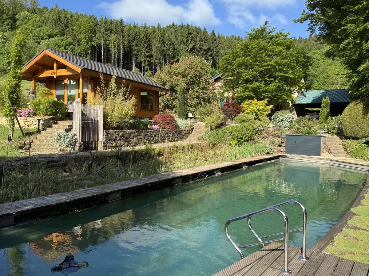 Saunahaus mit Schwimmteich