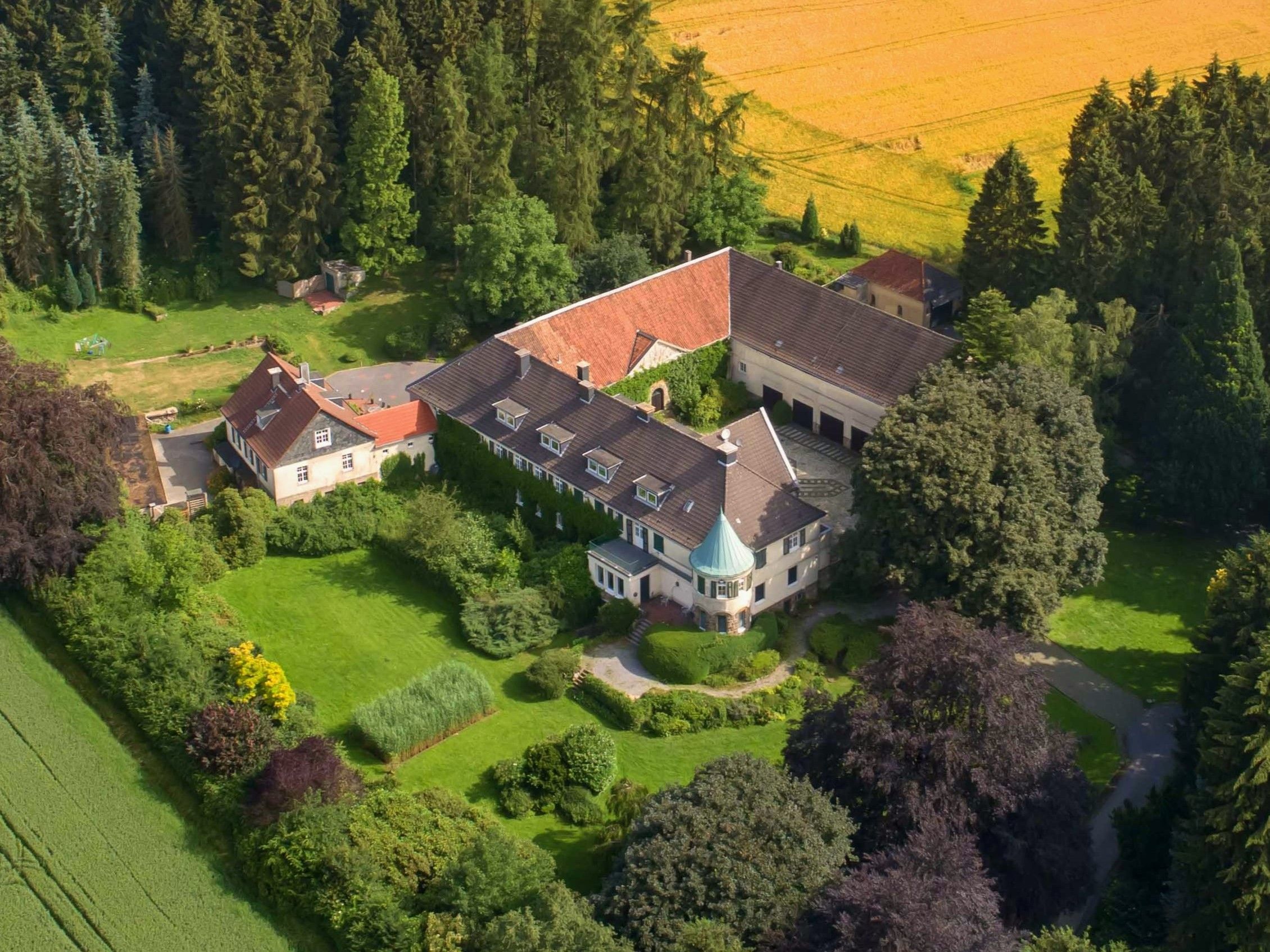 Specialist broker for agricultural, forestry and equestrian real estate